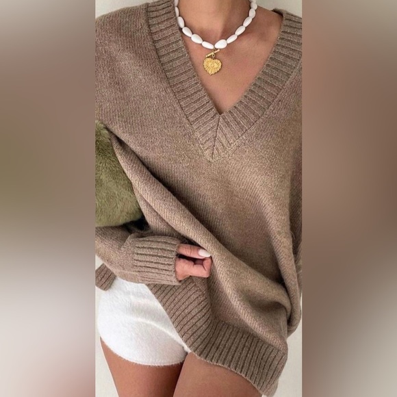 Zara OVERSIZED V-NECKLINE KNIT SWEATER - Picture 8 of 11